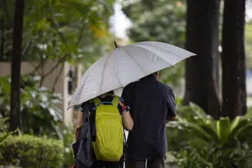 Dua minggu pertama 2025 di Singapura dijangka hujan dan sejuk ekoran hujan berserta guruh yang berterusan.