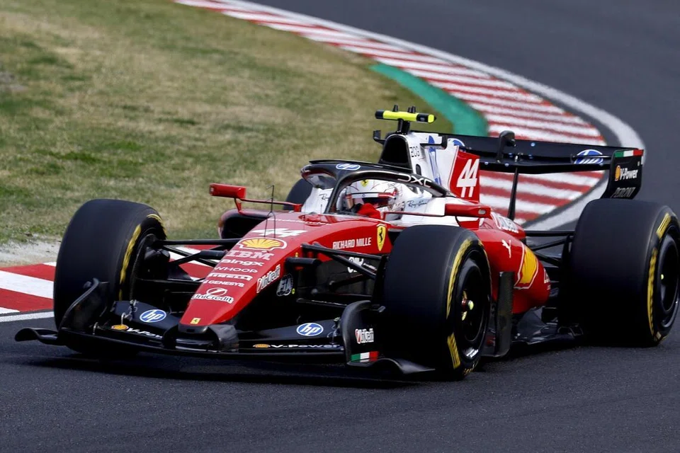 Pemandu Scuderia Ferrari, Lewis Hamilton, beraksi dalam perlumbaan Formula Satu (F1) Grand Prix Jepun di Litar Suzuka, pada 29 Mac.
