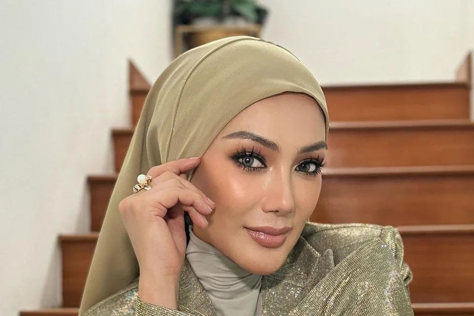 Erra Fazira tidak mengamalkan petua khusus untuk tampil menawan, sebaliknya mengamalkan gaya hidup bebas tekanan dalam kehidupan harian.