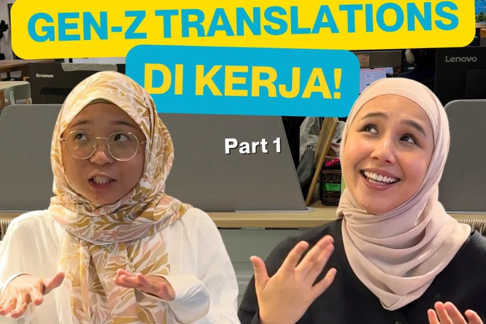 Raja Nurul Huda (kiri) dan Cik Kaiyishah Ayuni (kanan) cuba menterjermah kata-kata Gen Z yang lazim disebut di tempat kerja.