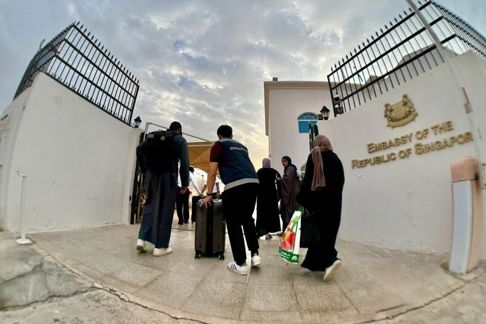 doha, riyadh, qatar, singapore embassy