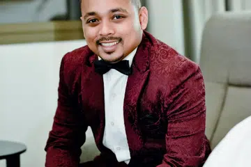 Semasa membesar, Shaik Nifael Shaik Nazeemuddin, sering mendengar ungkapan ‘kalau tidak belajar dengan rajin, nanti apabila dewasa harus kerja cuci longkang’ dan termakan dengan stereotaip tersebut.