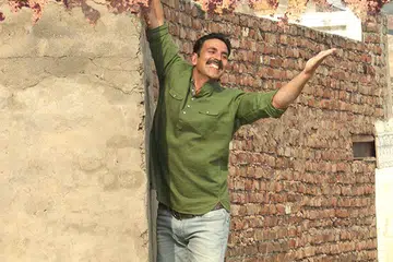 ‘Toilet: Ek Prem Katha’ adalah antara filem dengan pengaruh sosial yang dijayakan Akshay Kumar. Ia menekankan soal kebersihan di kawasan desa India yang memerlukan bekalan tandas dan usaha menghentikan kebiasaan penduduk membuang air besar dan kecil secara merata.
