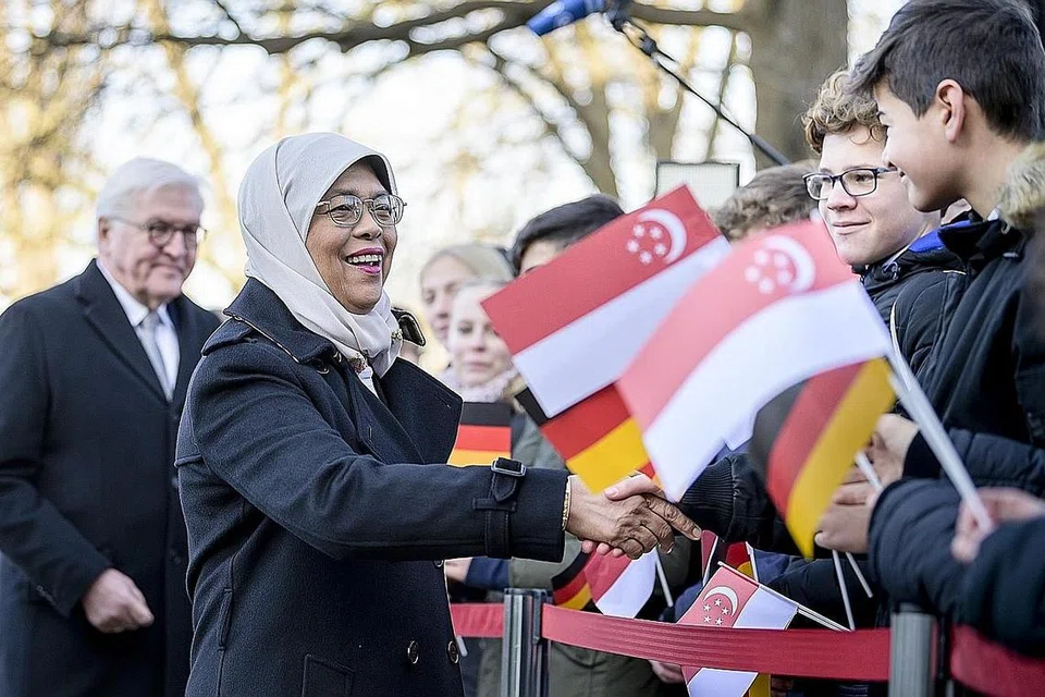 BERPROFIL ANTARABANGSA KUAT: Presiden Halimah Yacob semasa melawat Jerman tahun lalu. Kata-kata pujian senarai The Muslim 500 antara lain mengatakan beliau "mempunyai profil antarabangsa kuat, selalu bertemu pemimpin dunia". - Foto fail KEDUTAAN SINGAPURA DI JERMAN