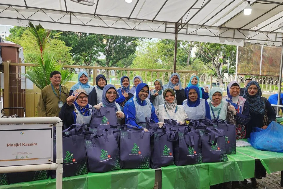 Selain SalamSG Korban dan Majlis Ugama Islam Singapura (Muis), Masjid Kassim turut bekerjasama dengan beberapa masjid di kawasan Timur untuk menghantar daging korban kepada golongan yang memerlukan di bawah kelolaan Pejabat Daerah Timur pada tahun 2023.