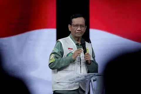 SIAP BERUNDUR: Encik Mahfud MD berkata beliau hanya menunggu masa yang sesuai untuk mengemukakan peletakan jawatannya, sebelum pilihan raya Februari ini.