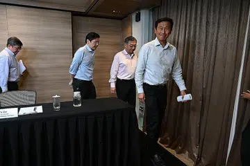 SIDANG TERAKHIR:(Dari kiri) Pengarah Khidmat Perubatan Kementerian Kesihatan, Profesor Kenneth Mak; Timbalan Perdana Menteri, Encik Lawrence Wong; Menteri Perdagangan dan Perusahaan, Encik Gan Kim Yong; dan Menteri Kesihatan, Encik Ong Ye Kung di sidang media MTF terakhir semalam. - Foto ST