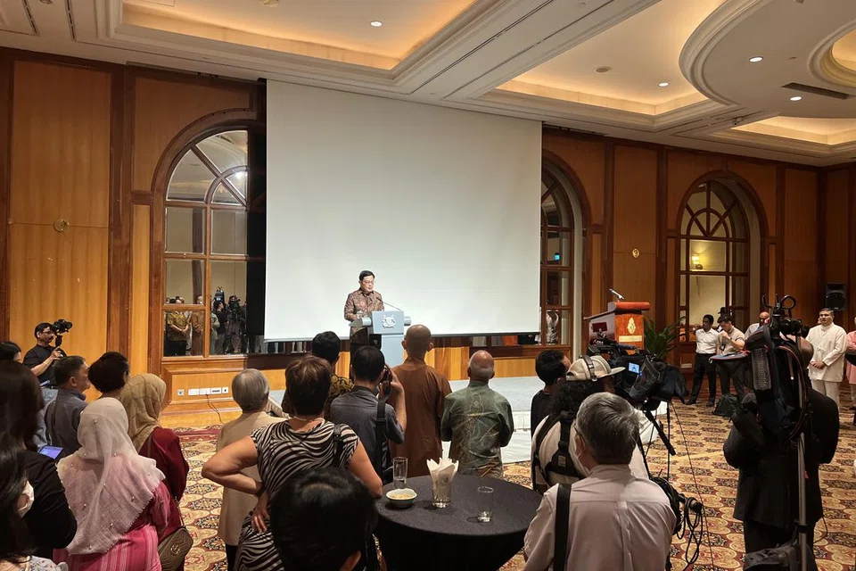 SAMBUT KEHARMONIAN AGAMA: Timbalan Perdana Menteri Encik Heng Swee Keat memberi ucapan kepada sekitar 100 hadirin semasa majlis sambutan ulang tahun ke-74 Pertubuhan Antara Agama (IRO) di Kelab Raffles Town malam Isnin. 