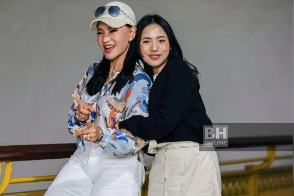 A Aida,  Azeva Natassha