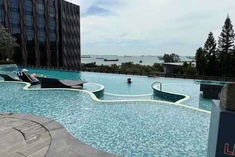 Pemandangan Pamukkale Pool, kolam renang bertingkat dan juga lengkap dengan infinity pool.