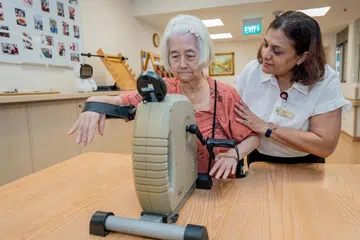 Cik Pratiti Kaji, pengurus pemulihan yang memikul tugas sebagai pakar fisioterapi di Lions Home For The Elders mahu terus menyumbang bakti sebagai relawan dan membantu warga emas selepas beliau bersara.