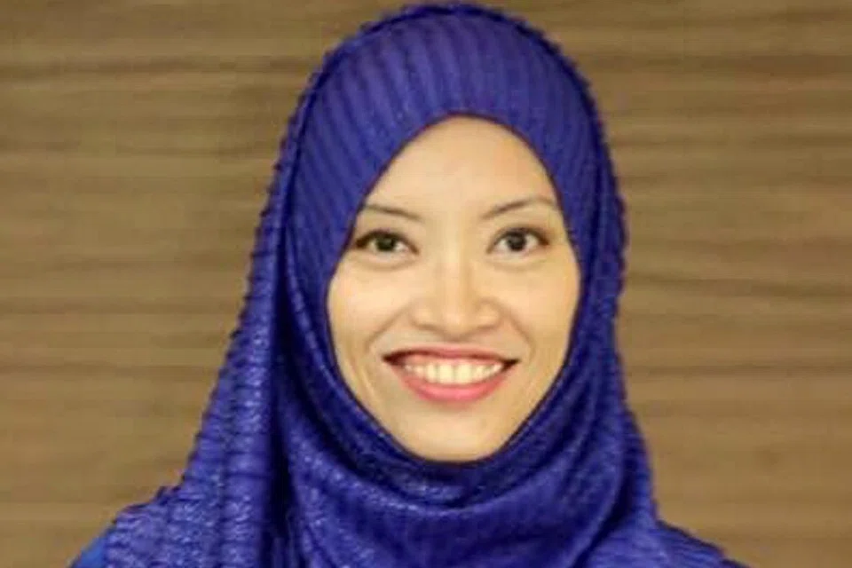 DR ELLY SABRINA ISMAIL: Membentangkan topik 'Karisma Anggun 360 Darjah'.