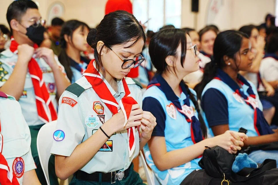Sempena dengan sambutan ulang tahun Singapura ke-60 (SG60), cincin skarf SG60 juga dilancarkan untuk melambangkan kerjasama PA,  Pandu Puteri Singapura (GGS) dan Persatuan Pengakap Singapura (SSA) dalam pelancaran program Cert Belia PA.