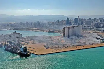 KEROSAKAN BESAR: Pandangan udara menunjukkan kerosakan besar di sekitar kawasan pelabuhan di Beirut yang terjejas akibat letupan kuat. 