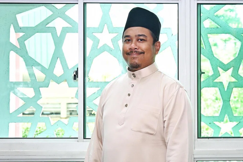 Ustaz Khaider Rohani, 40 tahun, yang bertugas sebagai Ketua Penglibatan dan Jangkauan Masyarakat di Masjid Al-Iman, berkata lebih ramai belia kini kian berani ke depan dalam memimpin solat. Malah, golongan anak muda mencakupi sekitar 40 peratus daripada keseluruhan imam dan bilal yang bertugas di Masjid Al-Iman.