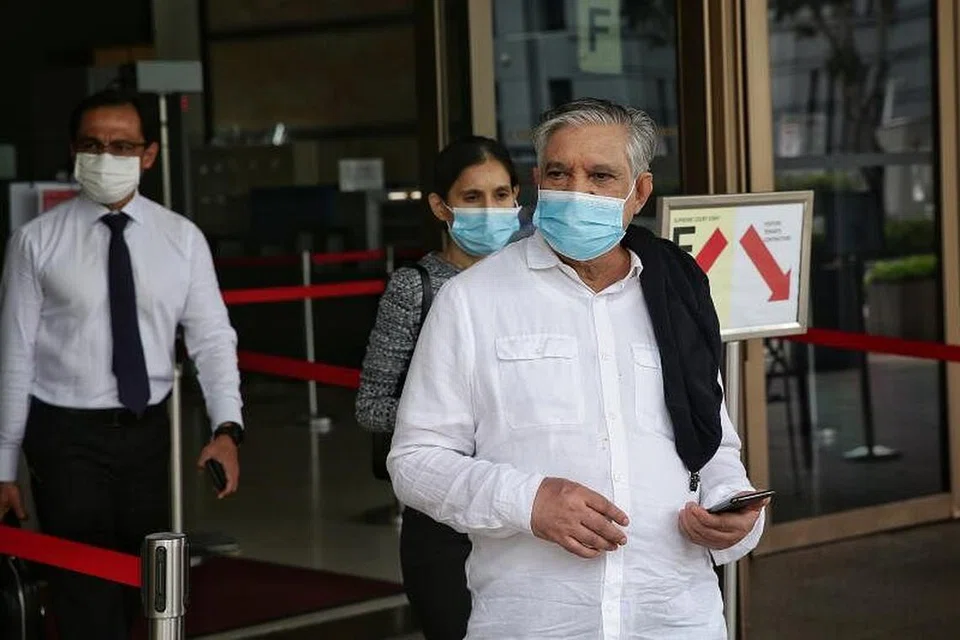 Encik Mustaq Ahmad di luar Mahkamah Tinggi pada 13 Oktober 2020. - Foto oleh KEVIN LIM