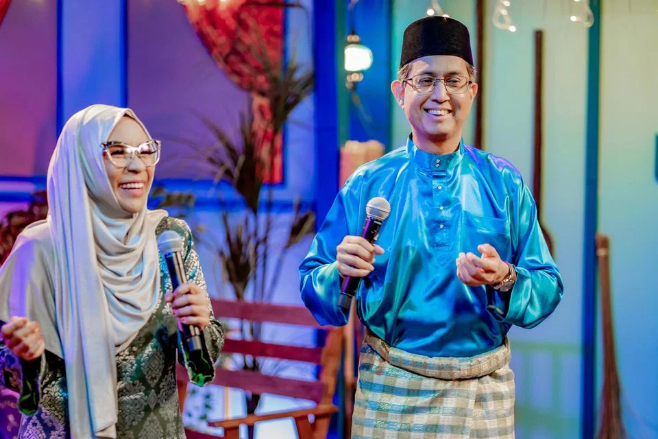 BERGEMBIRA DENGAN NORMA BARU LEBARAN: Pengacara Gumbira Raya, Asnida Daud bersama Penasihat Utama Wisma Geylang Serai, Profesor Madya Muhammad Faishal Ibrahim. 