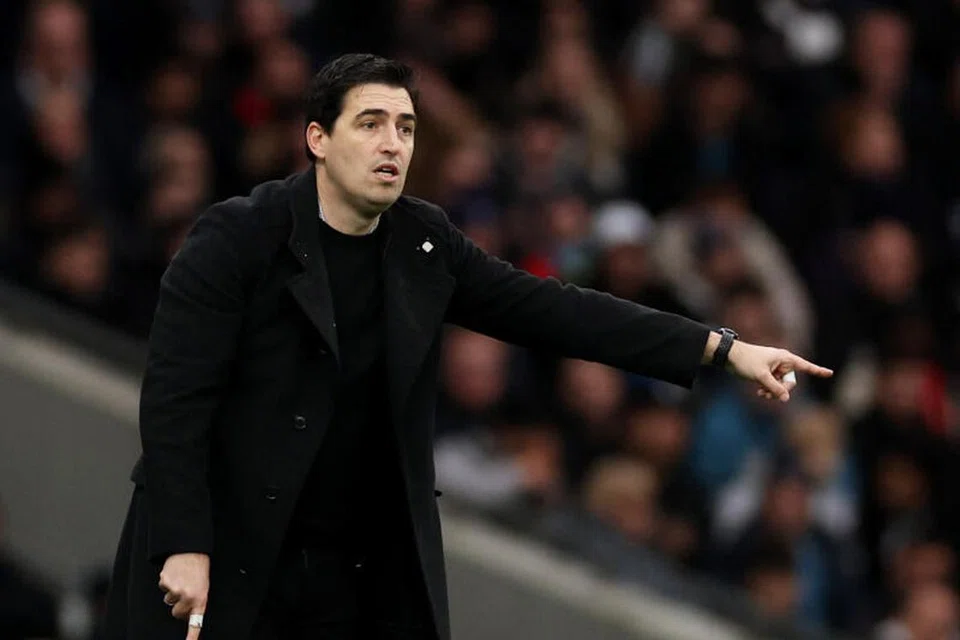 HEBAT: Bournemouth kendalian Andoni Iraola  berada dalam prestasi hebat apabila hanya tewas sekali dalam sembilan perlawanan. Form cemerlang penyerang Dominic Solanke (kanan) membantu kecemerlangan Bournemouth. 