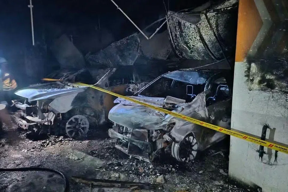 Warga S’pura sesak nafas, 10 kenderaan terbakar,  JB City Square