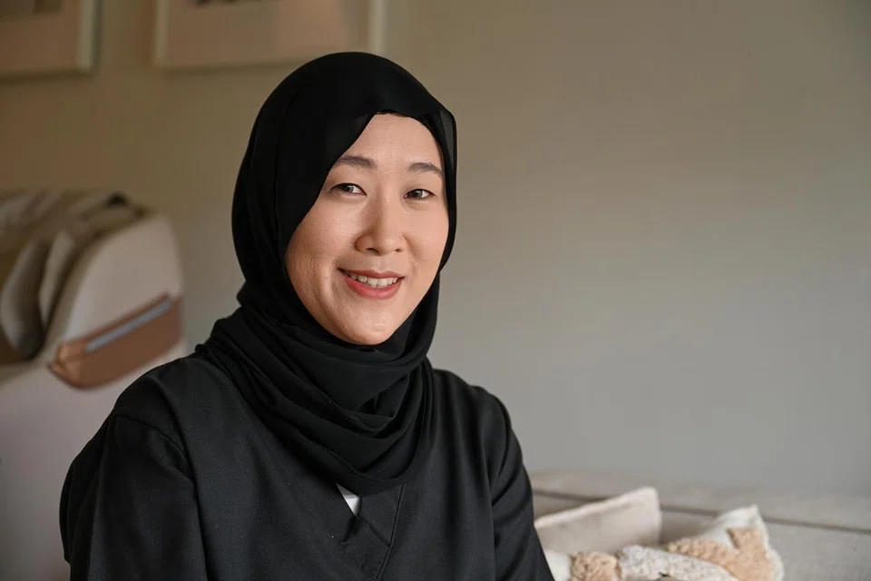 Cik Liyana Nur Atiqah Azni, 31 tahun, bekas jururawat kanan yang pernah mengalami kenaikan berat badan sehingga 80 kilogram, mengambil langkah menyediakan khidmat beku lemak’ atau ‘fat freeze’ untuk membantu pelanggan mengurangkan berat badan.