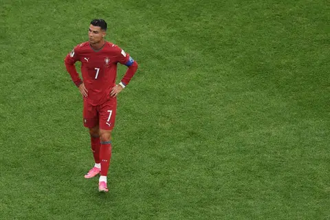 Selepas wisel terakhir ditiup, Ronaldo berdiri kelihatan kecewa selama sekurang-kurangnya seminit.