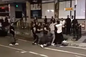 Pergaduhan, yang bermula daripada pertikaian lisan antara seorang yang didakwa anggota kongsi gelap dengan seorang lelaki lain, merebak ke dua jalan raya berhampiran Orchard Towers pada Ogos 2022.