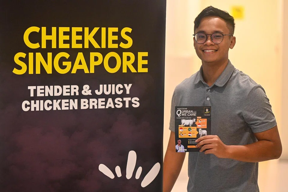 Pengasas Cheekies Singapore, Encik Nabill Shukry Johari, menjadi ejen yang menyediakan khidmat korban buat kali pertama pada 2024. Beliau akan bekerjasama dengan Perkhidmatan Pengebumian Al Hakeem bagi menyediakan khidmat tersebut.