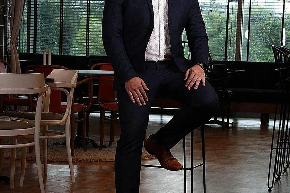 MAHU BAWA ATLETIK MAJU KE DEPAN: Pengasas bersama dan ketua pegawai pemasaran firma pemasaran digital RAWR Global Encik Fahmy Raimi, mewakili TeamSGP Athletics, akan bertanding buat julung kalinya dalam Mesyuarat Agung Tahunan (AGM) Persatuan Atletik Singapura (SA) malam esok. - Foto ihsan FAHMY RAIMI