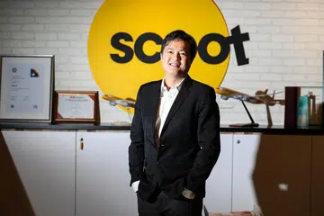 Ketua Pegawai Eksekutif Scoot, Encik Leslie Thng, berkata pihaknya akan berusaha meningkatkan pendapatan daripada penjualan tempat duduk dan tawaran tambahan untuk mengurangkan kesan kenaikan kos ke atas margin keuntungannya.