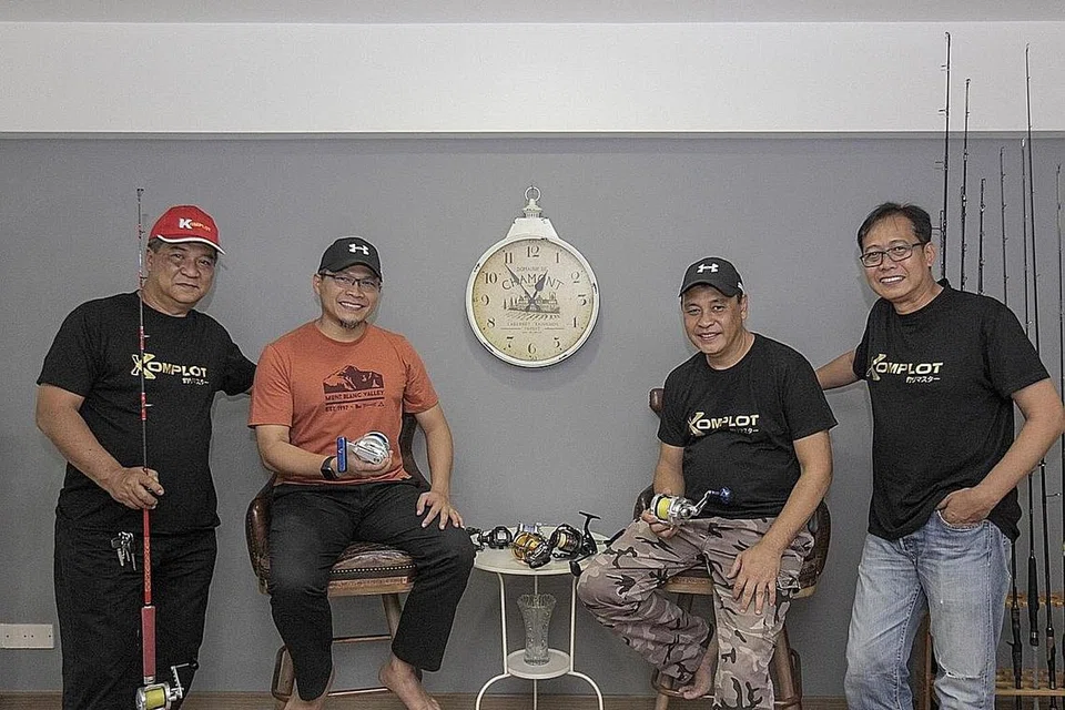 GEMAR MEMANCING: Kumpulan memancing, Komplot, sering memancing di Indonesia dan Malaysia sekurang-kurangnya dua kali setahun. Gambar menunjukkan antara anggota kumpulan Komplot (dari kiri) Encik Nordin Abdullah, Encik Muhammad Yazid Mohamed Kamil, Encik Mohd Junaidi Songab dan Encik Zecha Churimi.