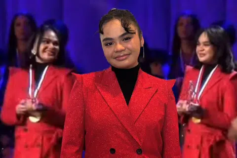 Ummi Umairah Saiful Anuar mengharumkan nama Malaysia dengan membawa pulang pingat emas dan gelaran Juara Vokalis Dunia Kategori Junior di pertandingan Kejuaraan Dunia Seni Persembahan (WCOPA) ke-27 di Pusat Seni Persembahan Long Beach di California, Amerika Syarikat, pada 6 Julai.