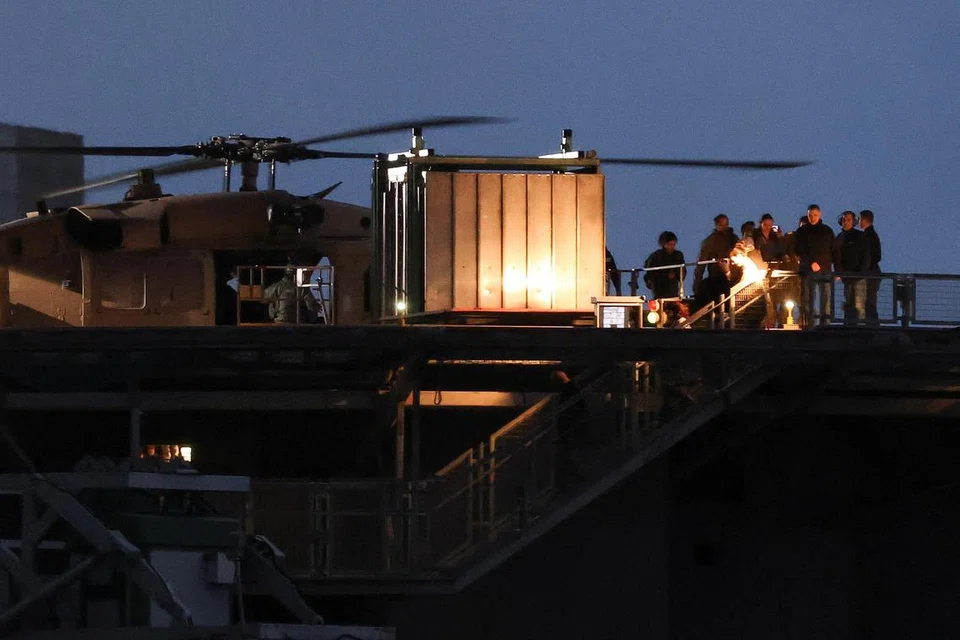 ​Seorang tebusan yang dibebaskan dari Gaza, Encik Hisham Al-Sayed, yang merupakan sebahagian daripada pertukaran tebusan-banduan dan perjanjian gencatan senjata antara Hamas dengan Israel, tiba di Pusat Perubatan Sourasky (Ichilov) di Tel Aviv, Israel pada 22 Februari 2025.