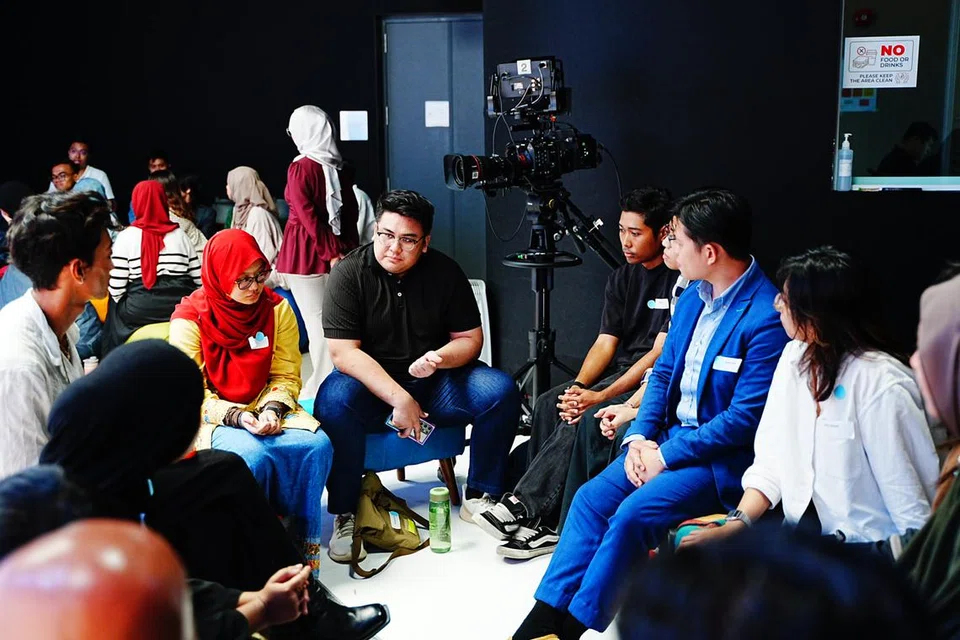 Dialog Belia BH-Mendaki bertujuan mengupas pandangan dan aspirasi golongan belia mengenai masa depan masyarakat Melayu/Islam, termasuk sumbangan yang boleh diberi anak muda dalam membentuk perubahan positif. 