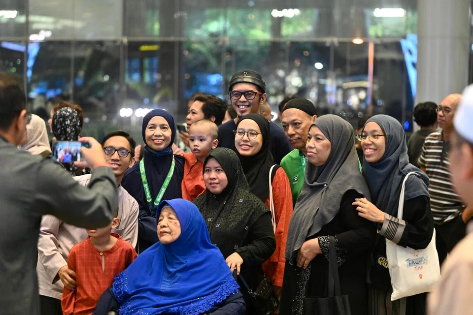 Kumpulan jemaah haji terakhir dari Singapura bagi musim haji 2026 – sekitar 300 orang – telah berangkat dari Singapura ke Madinah pada dinihari 14 Mei.