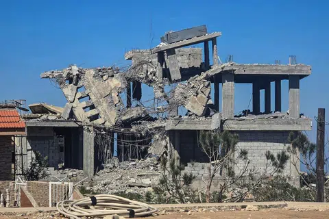 Sebuah rumah yang masih dalam pembinaan musnah selepas dimusnahkan oleh tentera Israel di kampung Beit Lif, selatan Lebanon, di daerah Bint Jbeil pada 22 April 2026. 