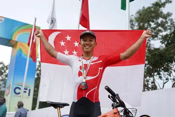 KEMENANGAN MANIS: Pelumba basikal Singapura, Riyadh Hakim memenangi pingat gangsa dalam acara lelaki Cross-Country Eliminator (XCE) di Kejohanan Berbasikal Lasak Asia di Kerala, India pada Ahad. 