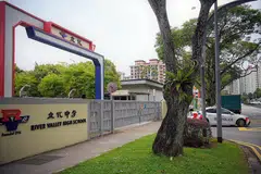 REMAJA DIDAKWA: Seorang pelajar Sekolah Tinggi Rivery Valley telah didakwa dengan pembunuhan seorang rakan sekolah berusia 13 tahun di sebuah tandas di sekolah itu pada 19 Julai lalu. - Foto fail