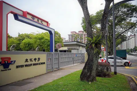 REMAJA DIDAKWA: Seorang pelajar Sekolah Tinggi Rivery Valley telah didakwa dengan pembunuhan seorang rakan sekolah berusia 13 tahun di sebuah tandas di sekolah itu pada 19 Julai lalu. - Foto fail