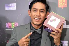RAJA APLIKASI SMULE: Khai Bahar meraih Anugerah Artis Baharu MeleTOP berkat kedekatannya dengan peminat di media sosial. - Foto ZAINAL YAHYA
