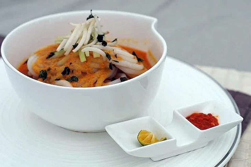 Laksa Siglap yang juga dikenali sebagai laksa 'cap' yang wujud di Singapura sejak era 1950-an. - Foto BM oleh KEVIN LIM DAN LAKSA CAP/SIGLAP/FACEBOOK