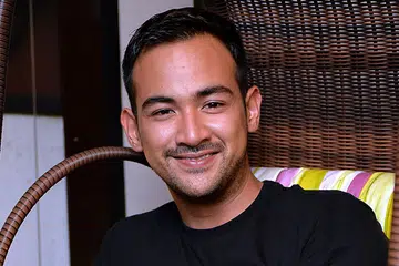 SHARNAAZ AHMAD: Memiliki aura tersendiri dan disenangi peminat kerana kejujurannya. - Foto fail