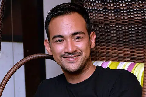 SHARNAAZ AHMAD: Memiliki aura tersendiri dan disenangi peminat kerana kejujurannya. - Foto fail