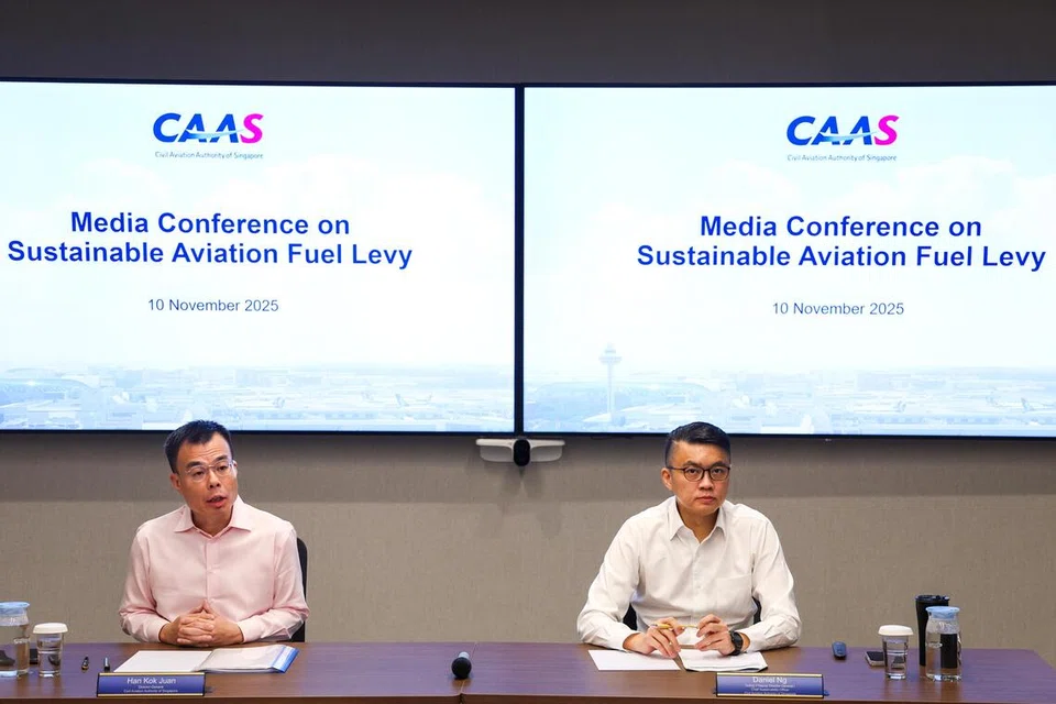 Singapura, penerbangan, levi bahan api hijau