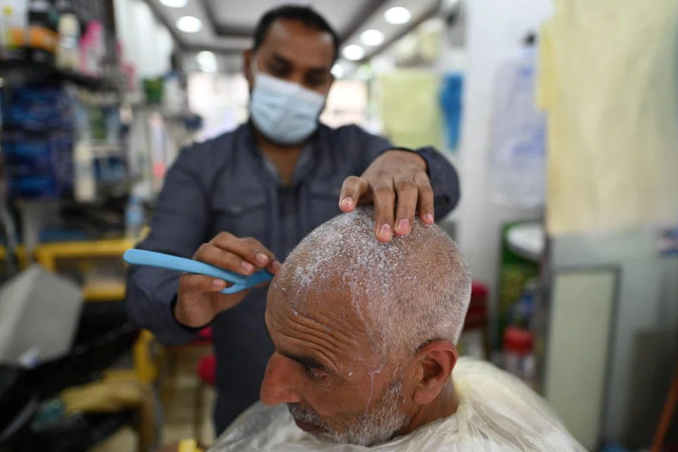 Arab Saudi menasihatkan jemaah umrah supaya mendapatkan khidmat tukang gunting berlesen demi melindungi  kesihatan mereka dan alam sekitar.