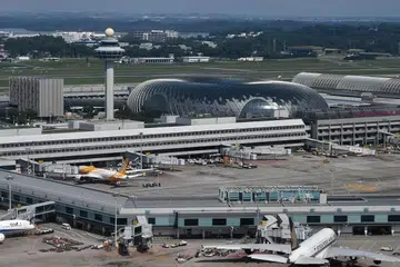Sebagai permulaan, Singapura akan menyasarkan penggunaan bahan api penerbangan mampan sebanyak 1 peratus daripada semua bahan api penerbangan yang digunakan di lapangan terbang Changi dan Seletar pada 2026.
