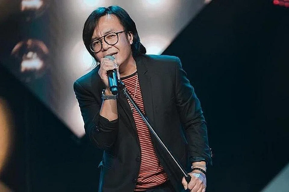 TABAH DENGAN UJIAN: Ari Lasso menghidap barah limfoma yang awalnya bermula dengan sakit perut yang menembusi ke bahagian pinggang dan punggung. - Foto INSTAGRAM ARI LASSO