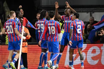 Penyerang Crystal Palace, Jean-Philippe Mateta (dua dari kanan), meraikan gol pertama bersama rakan sepasukan ketika berdepan Fiorentina pada suku akhir pertama Liga Konferens di Selhurst Park, London. Palace menang 3-0. 