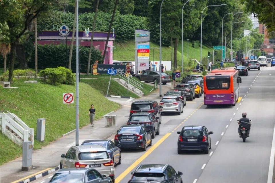 Harga minyak melonjak, kos hidup dijangka turut meningkat, S’pura, perang Iran