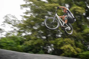 LUMBA BASIKAL LASAK: Encik Muhammad Ariff bakal bersaing dalam peringkat akhir Kejohanan Dunia Trek Pam Red Bull 2018 pada 13 Oktober ini di Arkansas, Amerika Syarikat. - Foto BH oleh MARK CHEONG
