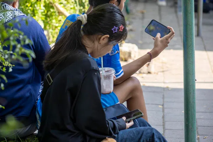 Indonesia, syarikat teknologi, larang ramaja guna sosial media